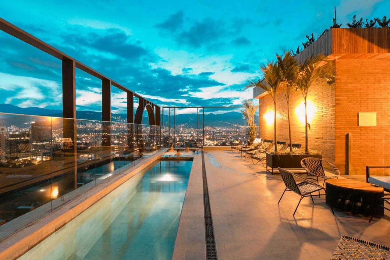 Marquee Medellín Hotel Exterior foto Skyline pool