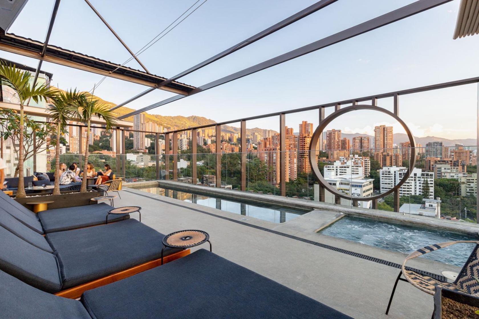 Marquee Medellín Hotel Exterior foto Rooftop pool at the Four Seasons Hotel