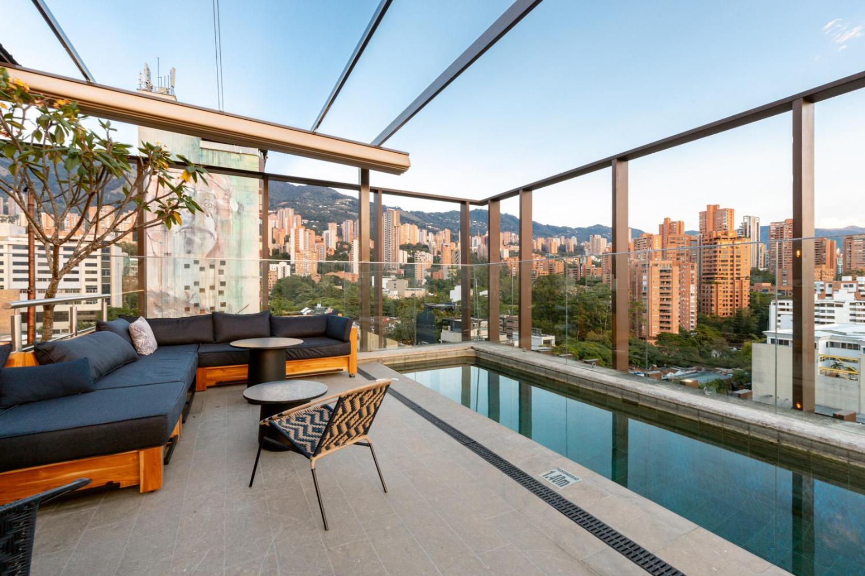 Marquee Medellín Hotel Exterior foto The swimming pool at the top of the hotel